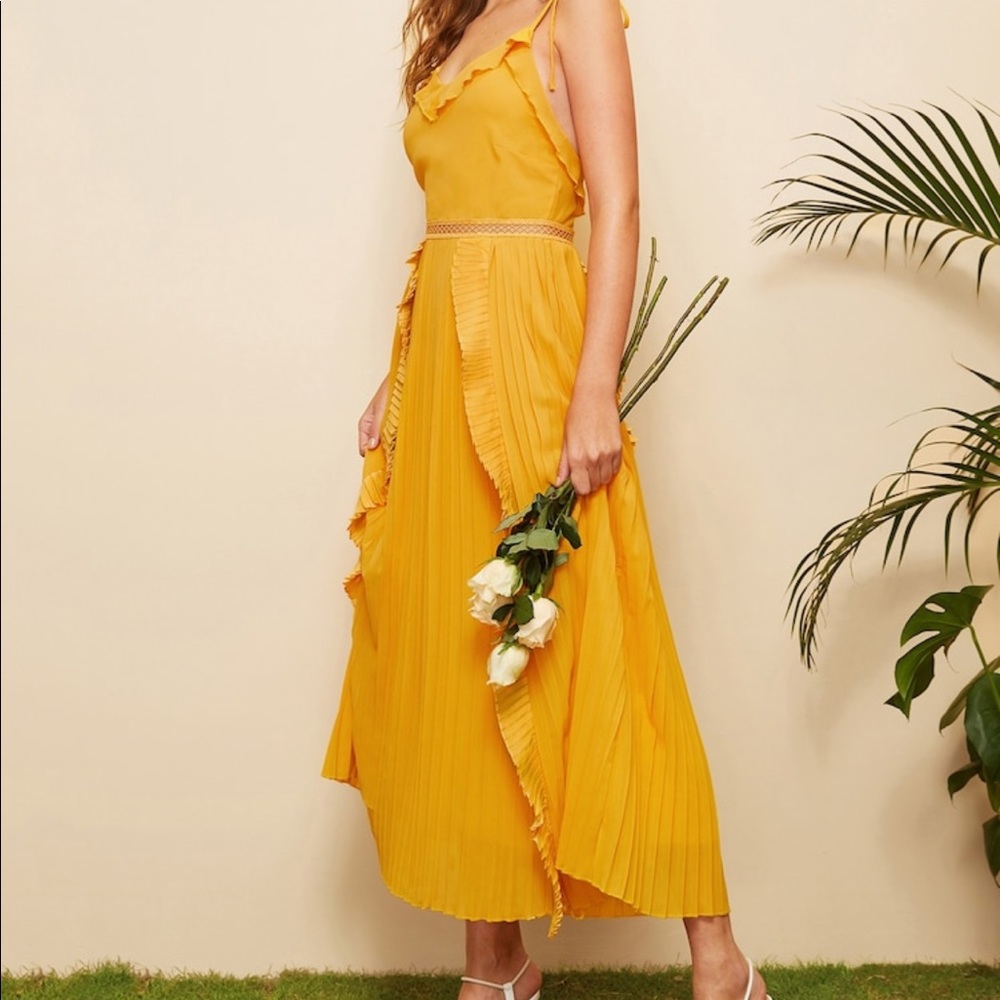 Beautiful yellow ruffled dress